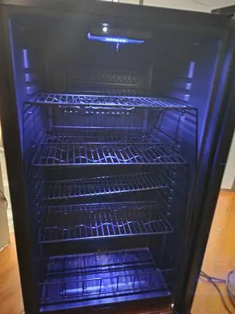 NewAir free standing beverage cooler fridge