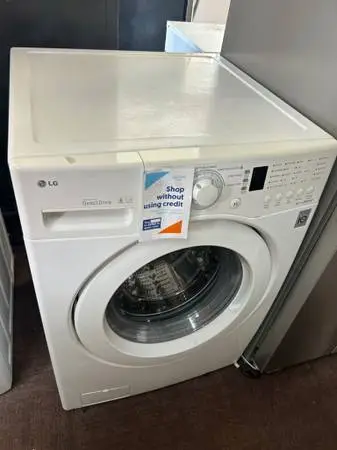 Washing Machine LG in White