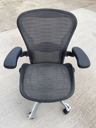New Classic Aeron in Tuxedo Pelicle Mesh