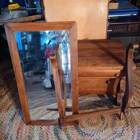 SOLID WOOD DRESSER WITH BOW/MIRROR