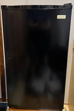4.4cu ft compact fridge