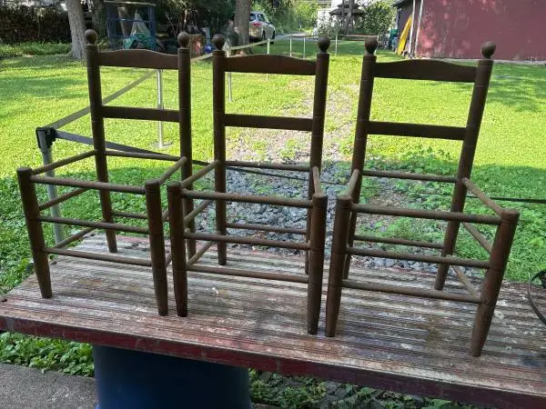 3 wooden children’s  👧 chairs