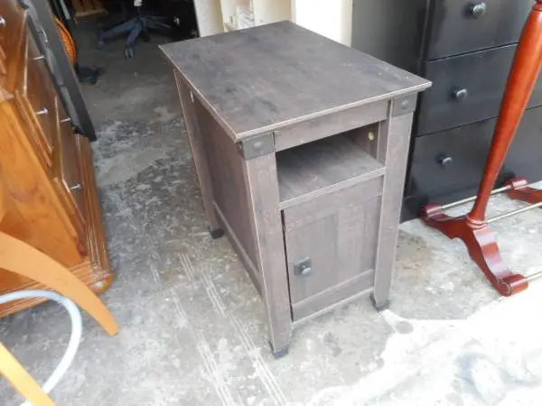 Modern Bed Side Table w/ Storage