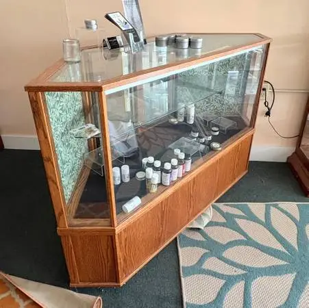 Corner Oak Glass Display Counter, Lighted Retail Showcase (VT Border)