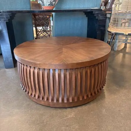 Hammary Hidden Treasures Round Lift Top Coffee Table- 36X16