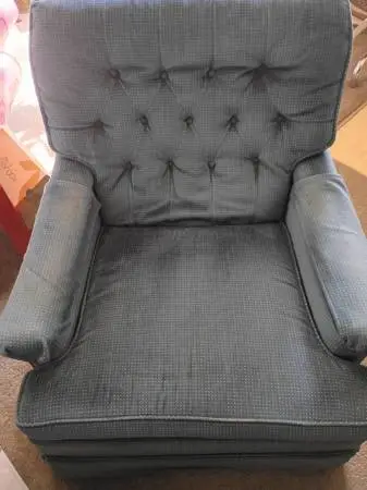 ROCKING CHAIR THAT SWIVELS