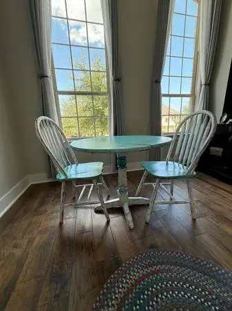 Coastal Chic Table and Chairs