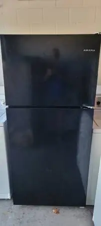 Refrigerator 18 cubic ft comes with 60 day warranty