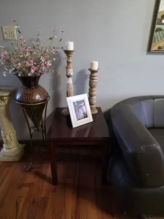 BEAUTIFUL SOLID WOOD TABLE