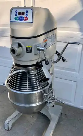 Globe Dough Mixer 30 qt.
