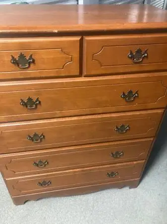 Dresser/chest,solid wood,6 drawer,quality,ez open,clean,hlp dlvr