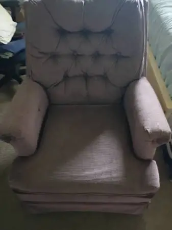 ROCKING CHAIR THAT SWIVELS,