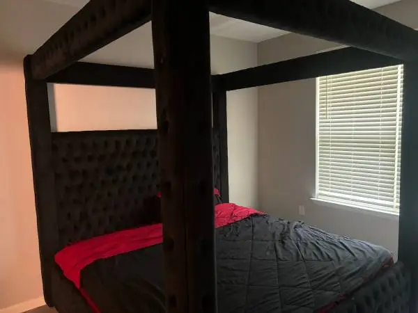 Canopy bed