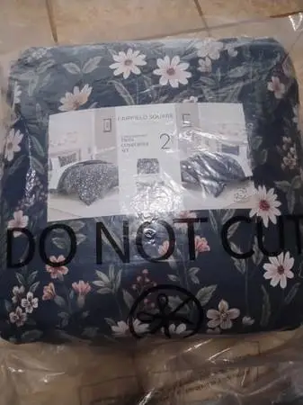 New Twin Navy Blue Floral 2 Piece Reversible Comforter Set & Sham Bed Set