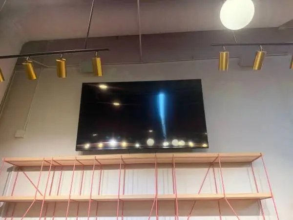 75β LG 4K Smart TV + Remote & Wall Mount $375 β MUST GO