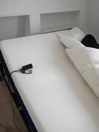 Queen size adjustable memory foam bed wt remote