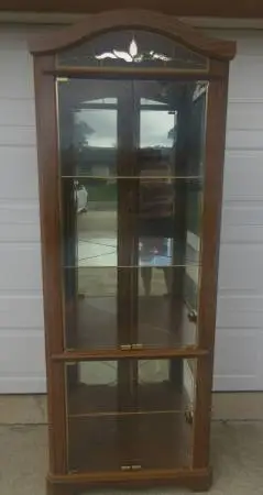 Corner Curio Cabinet with 4 shelves (3 Glass) 2 Lights, Mirrored Top
