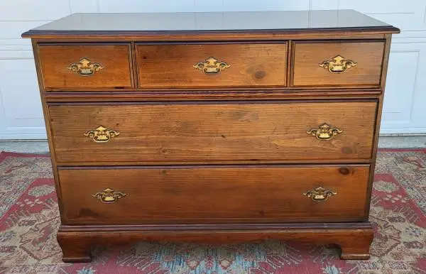 Bassett 3 Drawer Chest Dresser