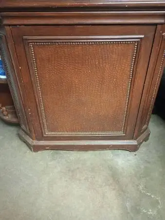 Solid Wood hideaway Bar/Buffet piece