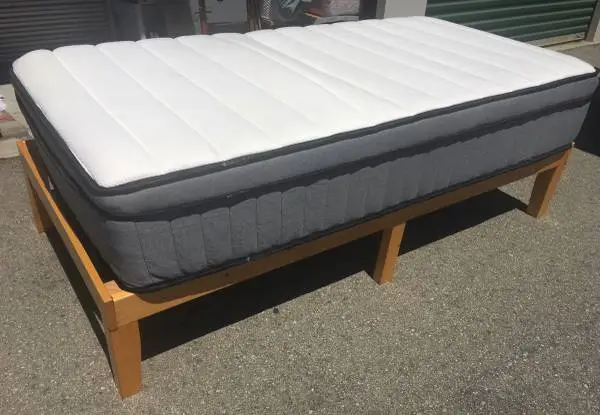 ****Twin Bed with 12” Hybrid Mattress ****