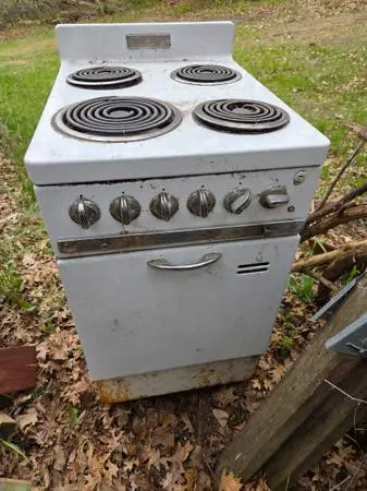 Vintage 24 wide Hotpoint range