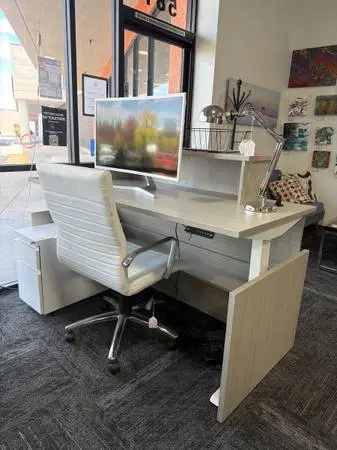 Modern Reception Desk W/ Integrated Height Adjustable Base.