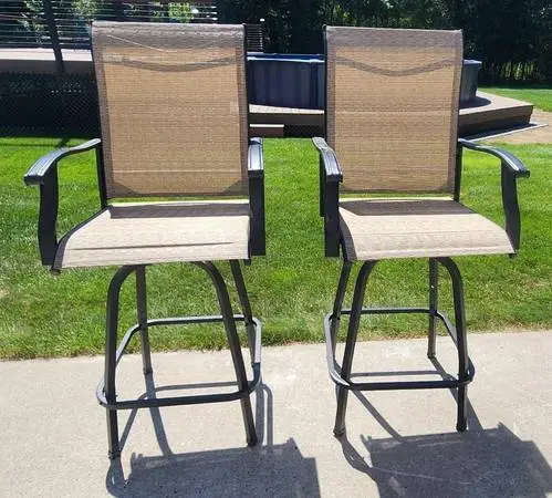 outdoor swivel bar stools / patio chairs