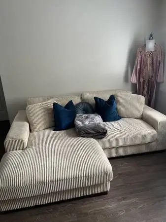 Viral/Popular Comfy Couch $450 OBO