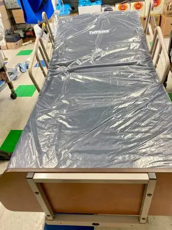Hospital Homecare Bed, fully electric w/ base-support frame, no wheels