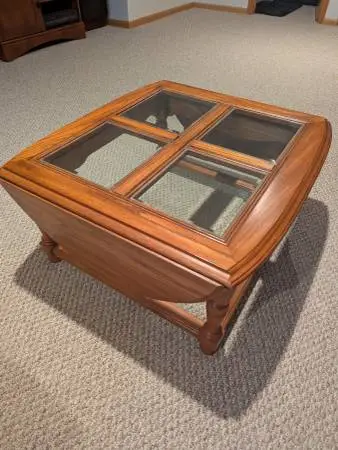 Glass table w leaf