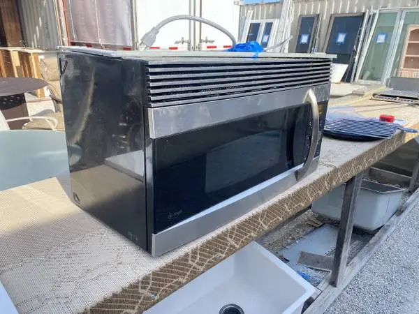 SS GE Profile Microwave Oven 1.4 Cu Ft Model #SCA1001KSS02 Used