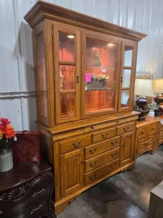 Richardson Brothers Lighted Hutch