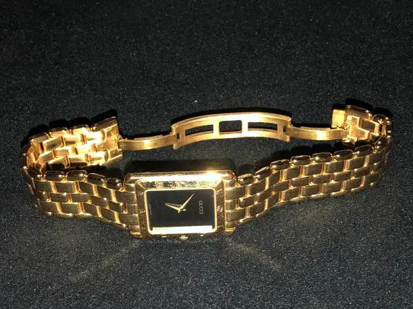 Gucci Mens Vintage Gold Watch $250
