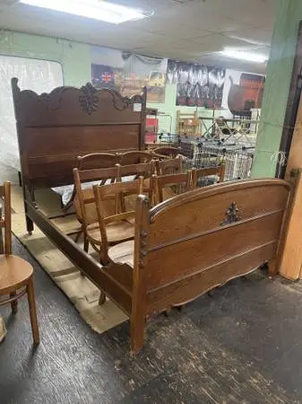 Antique oak full-size bed