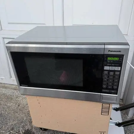 Panasonic NN-SA651S stainless steel black microwave 1.2cuft