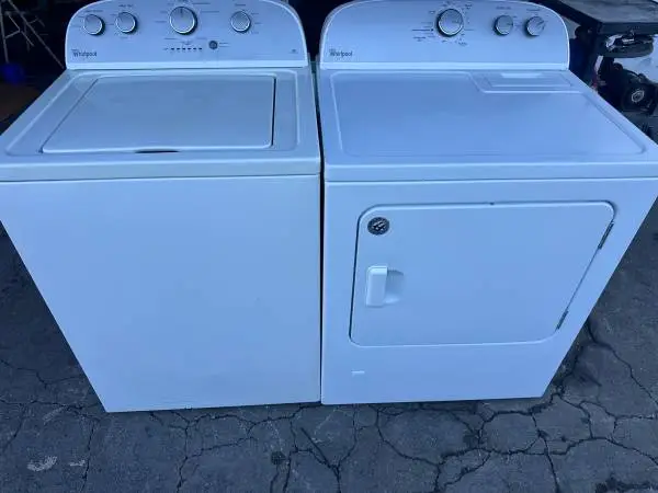 Whirlpool Top Load Washer Machine & GAS Dryer Set