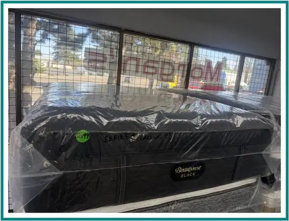 Queen Size Simmons Beautyrest Black Series 4 Pillow Mattress & Box Bed