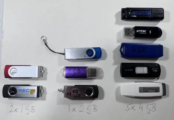 10 USB Sticks 4GB+2GB+1GB