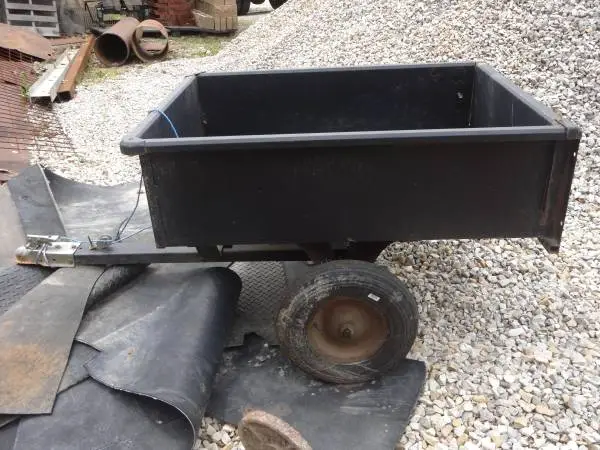 SMALL UTILITY DUMP TRAILER