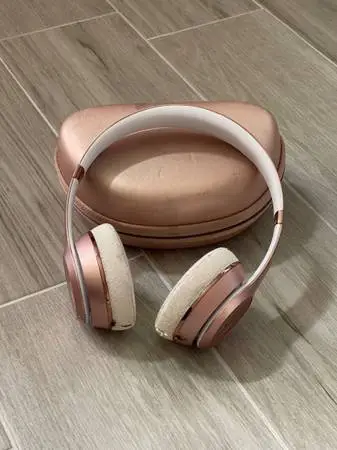 Beats Solo 3 Wireless Bluetooth Headphones Rose Gold REDUCED!!!