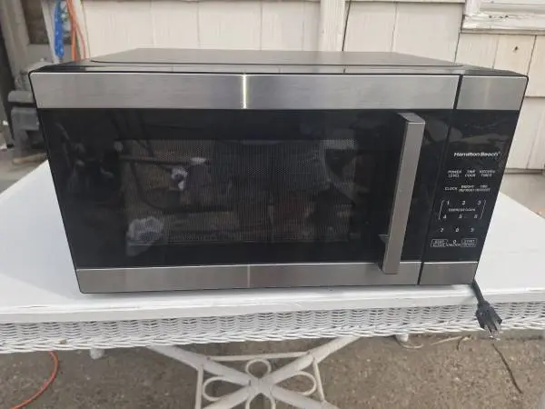 Hamilton Beach Stainless Steel Microwave – Excellent Condition