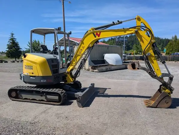 Wacker Nueson EZ36 excavator - 2 buckets