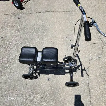Dual Pad Steerable Knee Walker