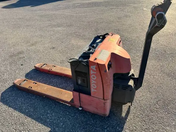 2018 Toyota Electric Pallet Jack 4k Capacity New Batteries 2025