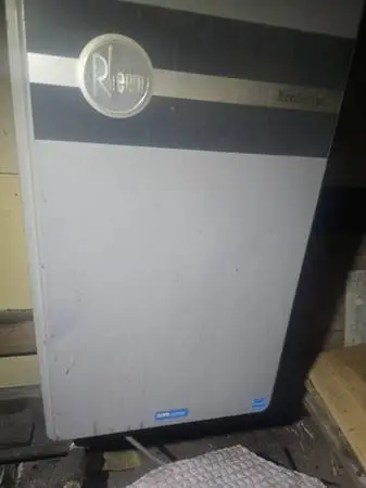 OPEN BOX / NEVER USED RHEEM 9.5. GPMNATURAL GAS TANKLESS WATER HEATER