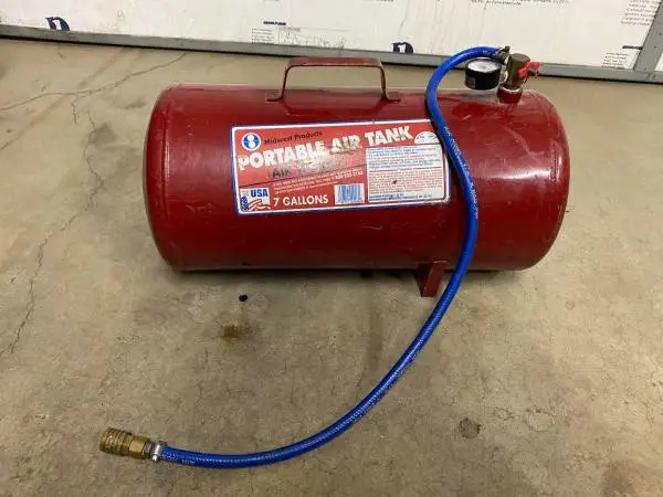 Portable Air Tank - 7 Gallons - Midwest Products