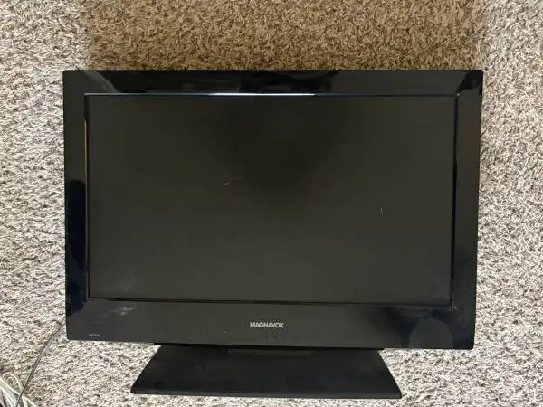 28 Magnavox TV