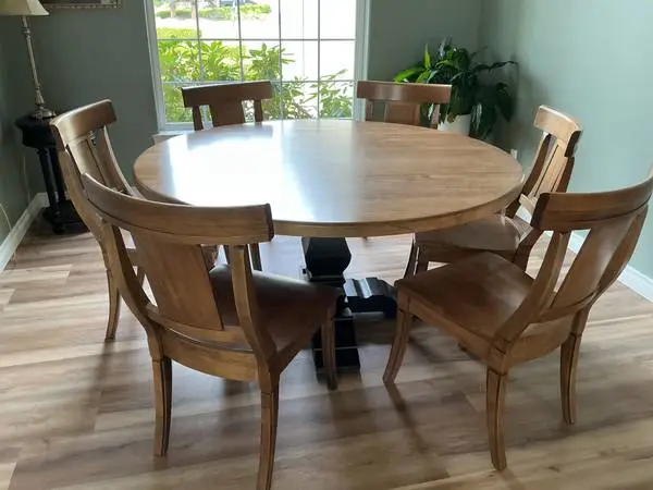 ★ Solid Eastern Maple Dining Table and 6 Chairs ★
