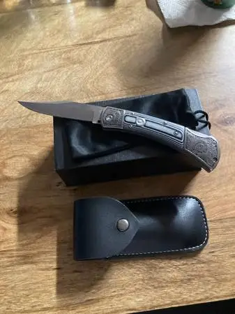 Auto opening pocker knife