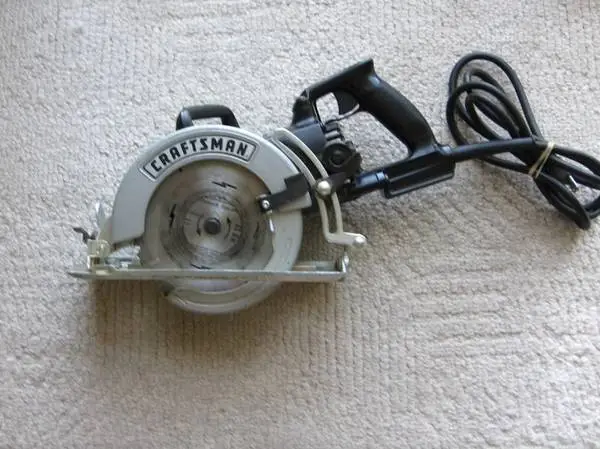 CRAFTSMAN INDUSTRIAL - 7-1/4 WORM DRIVE SAW